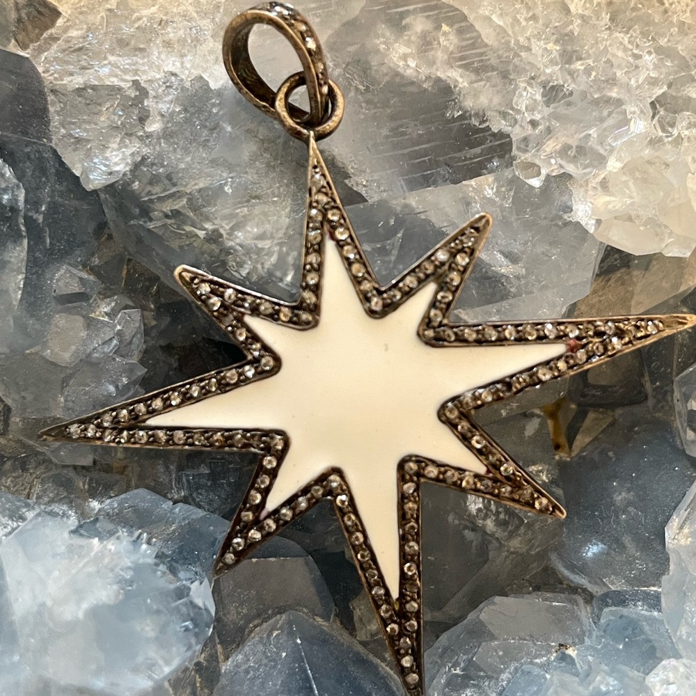 NWOT Diamond Starburst Charm